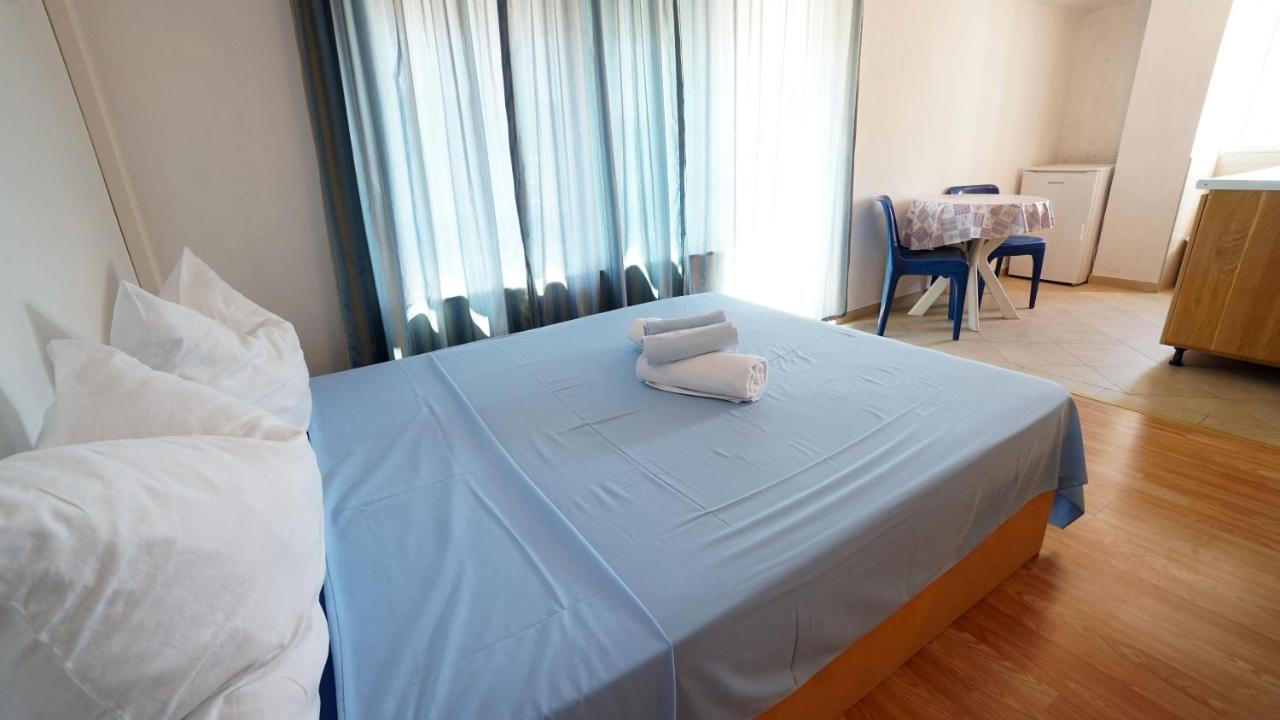Guest House Sandra Tisno Eksteriør billede